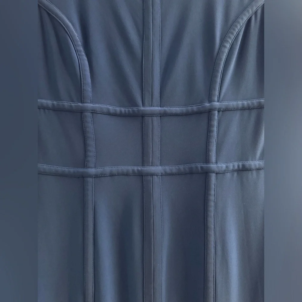 Stunning Ralph Lauren Sheath Dress in Royal Blue with a flattering bodice size 4
